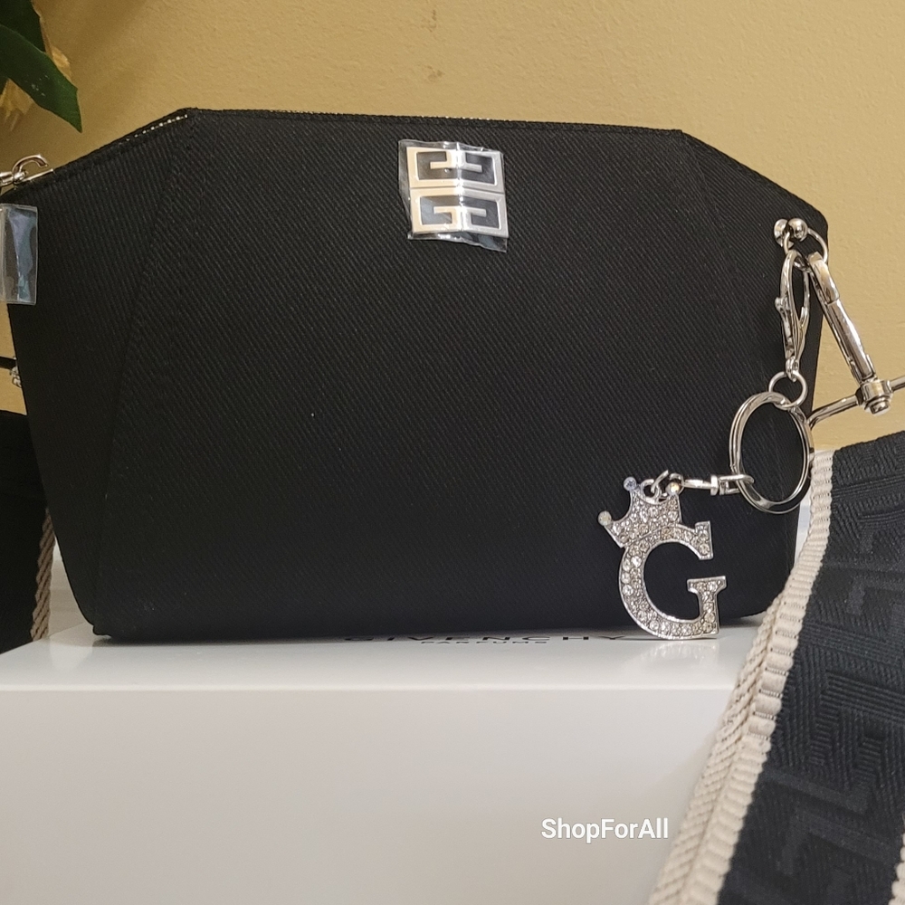 - Givenchy - Picture 2 of 15